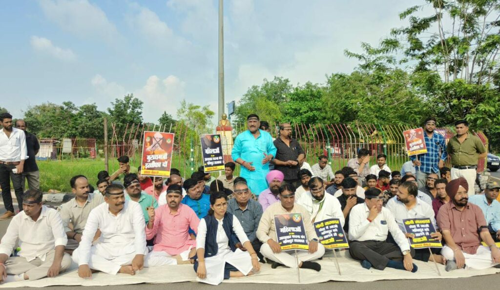 मणिपुर में महिलाओं के साथ हुई शर्मनाक घटना को लेकर भोपाल में कांग्रेसी कार्यकर्ताओं ने विरोध प्रदर्शन कर मणिपुर के मुख्यमंत्री के इस्तीफे की उठाई मांग | New India Times
