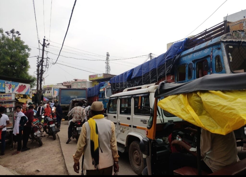दिन-प्रतिदिन बढ़ती ट्रैफिक की समस्या से जूझ रहा है पन्ना जिले का नगर अमानगंज | New India Times