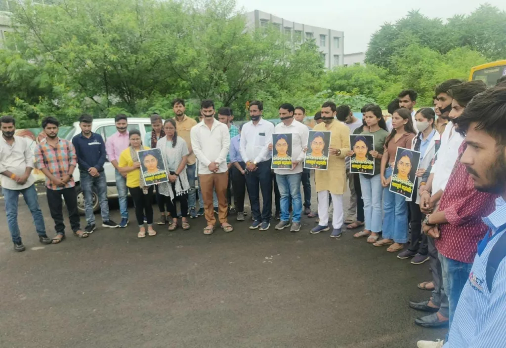 जूनियर डॉक्टर बाला सरस्वती के <br>आत्महत्या मामले में कांग्रेसी कार्यकर्ताओं ने इंसाफ की मांग को लेकर खोला मोर्चा | New India Times