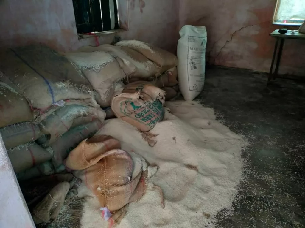 ग्राम खमरिया की राशन दुकान का 106 बोरी खाद्यान्न हुआ चोरी | New India Times
