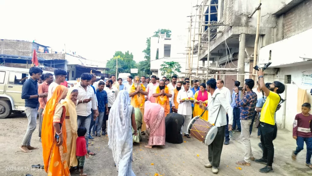 वि.खं. तिरला में स्नेह यात्रा के माध्यम से सनातन धर्म के सभी वर्गों को भेद-भाव मिटाकर सनातन एकता के साथ रहने के लिए दिया गया संदेश | New India Times