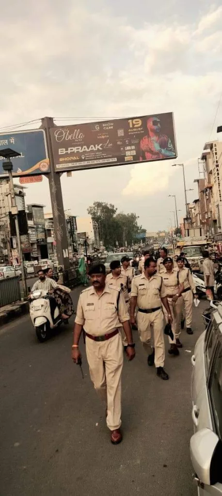 आगामी त्यौहार एवं विधानसभा चुनाव के मद्देनज़र भोपाल पुलिस ने विभिन्न क्षेत्रों में किया पैदल मार्च | New India Times