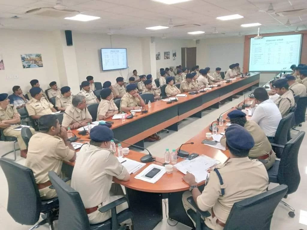 आगामी त्यौहारों एवं विधानसभा चुनाव के मद्देनजर पुलिस आयुक्त ने सभी थाना प्रभारियों के साथ की बैठक | New India Times