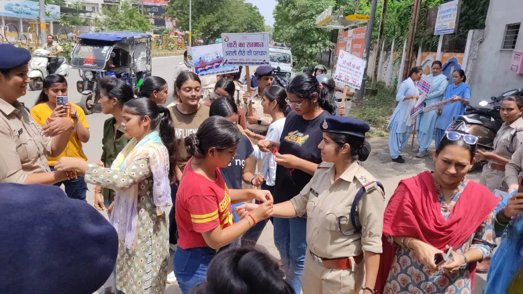 महिला पुलिस अधिकारी व कर्मचारियों ने दो पहिया वाहन रैली निकालकर महिला सुरक्षा के संबंध में लोगों को किया जागरूक | New India Times