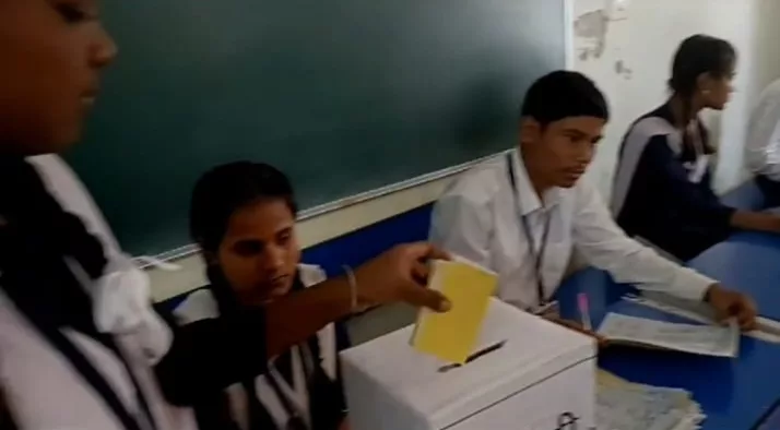 विद्यार्थियों को कराया गया मतदान प्रक्रिया से रूबरू | New India Times