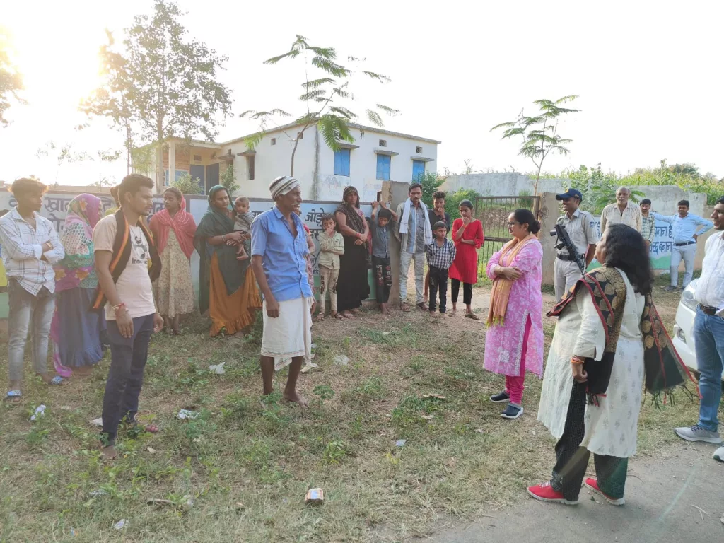 रानापुर के मतदान केंद्रों का कलेक्टर ने किया निरीक्षण | New India Times