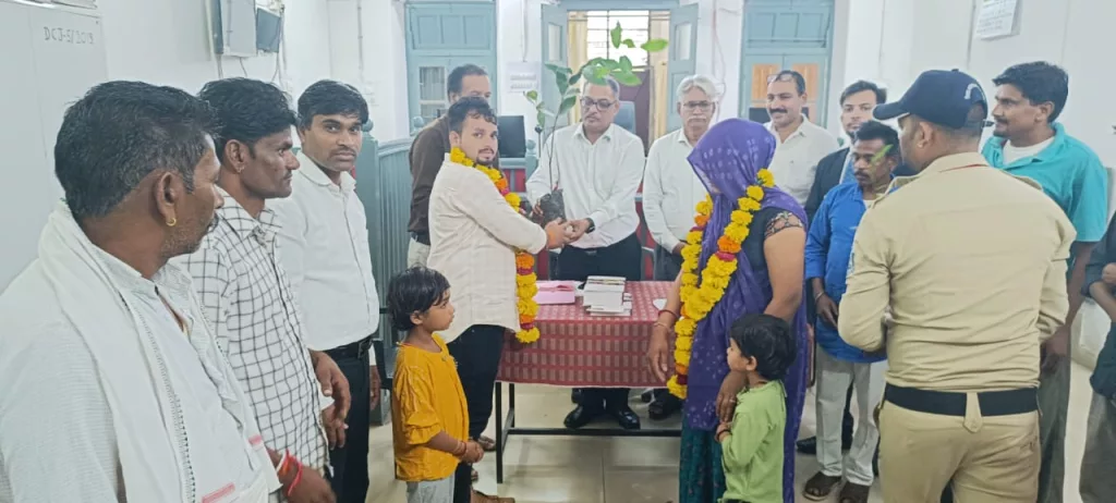 कुटुंब न्यायालय के प्रधान न्यायाधीश के समझाने पर पति-पत्नी साथ रहने के लिए हुए तैयार 2 कुटुंब न्यायालय के प्रधान न्यायाधीश के समझाने पर पति-पत्नी साथ रहने के लिए हुए तैयार | New India Times