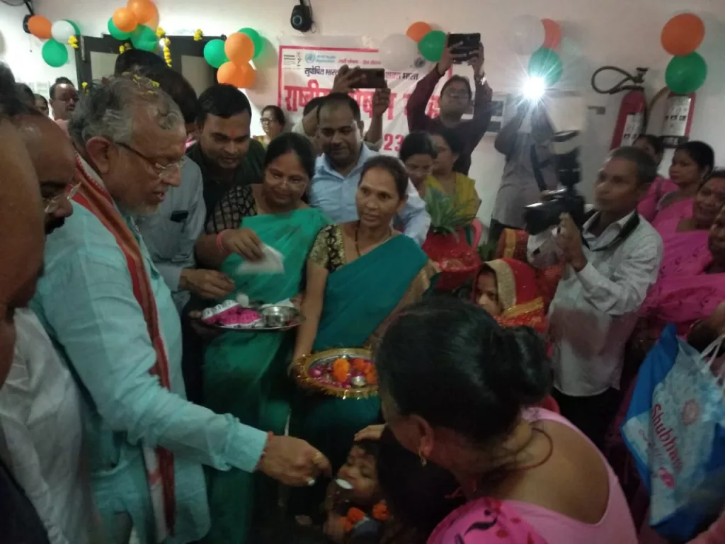 राष्ट्रीय पोषण माह के अंतर्गत वित्त मंत्री सुरेश कुमार खन्ना ने किया गर्भवती महिलाओं एवं बच्चों का अन्नप्राशन 2 राष्ट्रीय पोषण माह के अंतर्गत वित्त मंत्री सुरेश कुमार खन्ना ने किया गर्भवती महिलाओं एवं बच्चों का अन्नप्राशन | New India Times