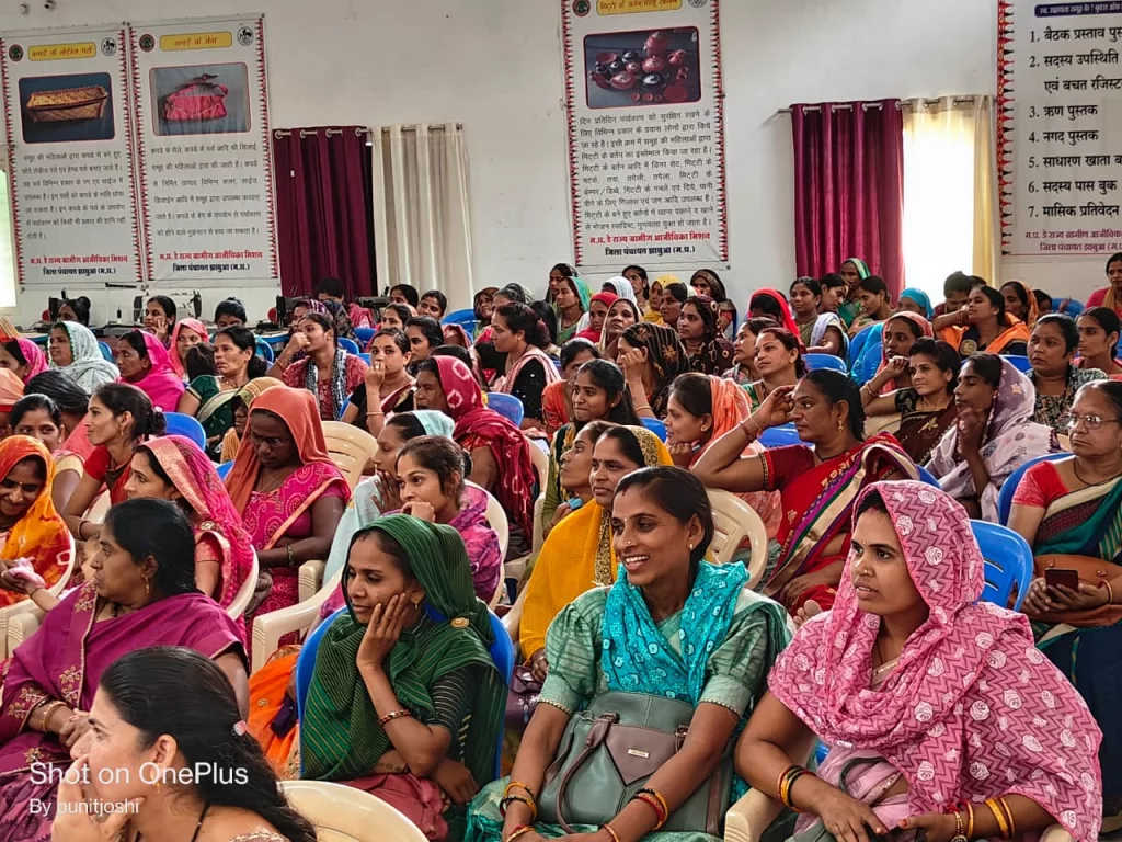 लाड़ली बहना योजना का कार्यक्रम हुआ आयोजित, एक हज़ार की राशि प्राप्त कर बहनों के चेहरों पर खुशी साफ झलक रही मुख्यमंत्री भैया को दिया धन्यवाद | New India Times