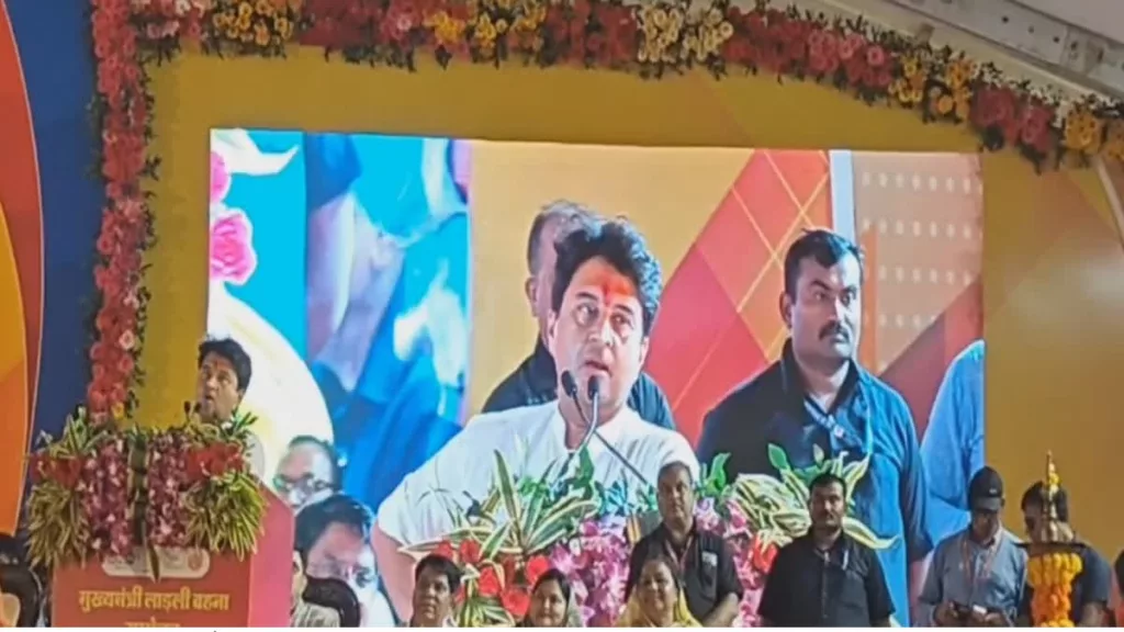 अबकी बार कांग्रेस को लॉक कर चाबी चंबल में फेंक दो' अपने गढ़ में जमकर बरसे 'महाराज' सिंधिया, मंच पर नाराज़ दिखीं इमरती देवी 2 अबकी बार कांग्रेस को लॉक कर चाबी चंबल में फेंक दो' अपने गढ़ में जमकर बरसे 'महाराज' सिंधिया, मंच पर नाराज़ दिखीं इमरती देवी | New India Times