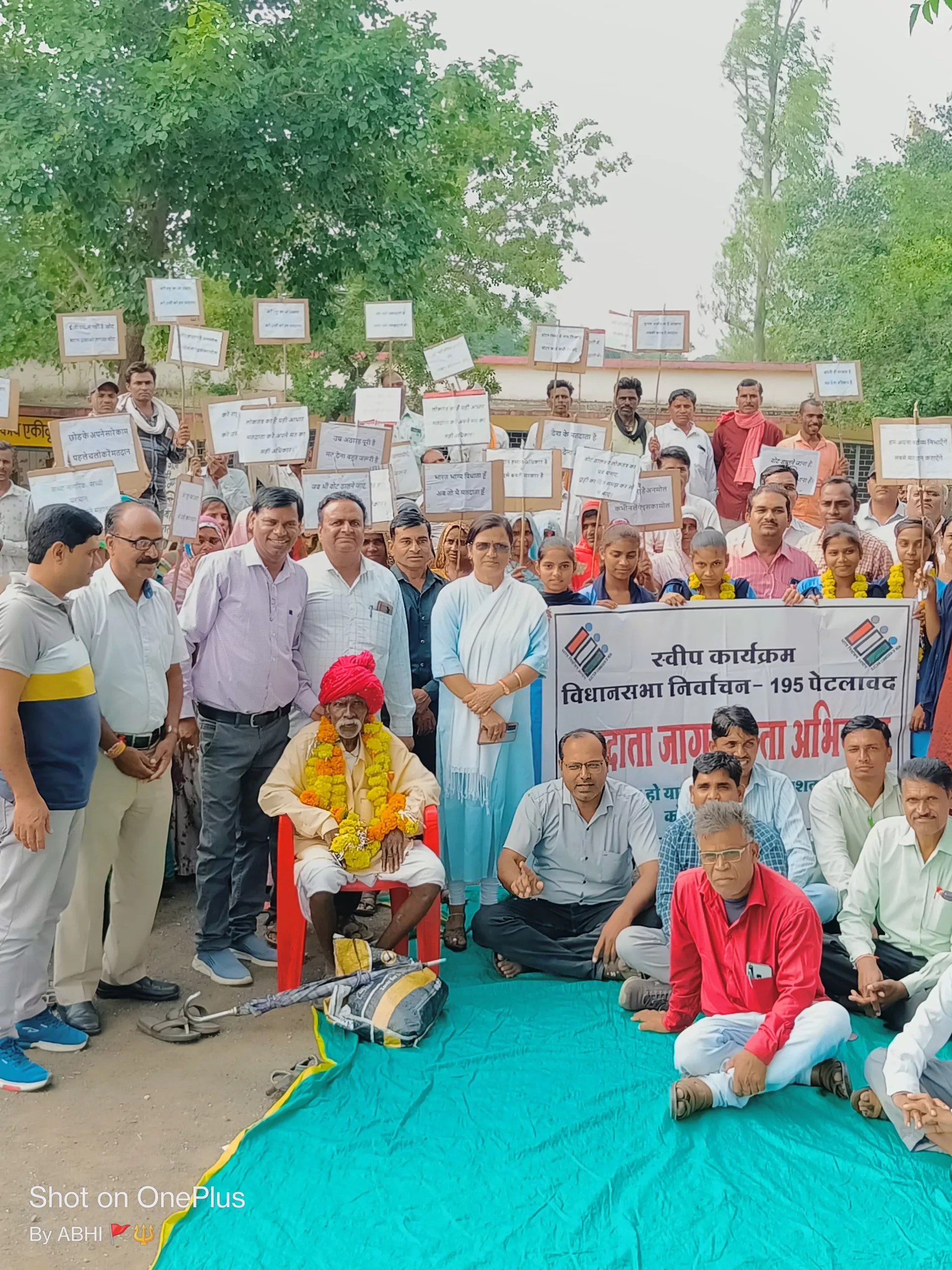 जागरूकता अभियान के अंतर्गत नवीन मतदाताओं एवं वरिष्ठ मतदाताओं का किया गया सम्मान | New India Times