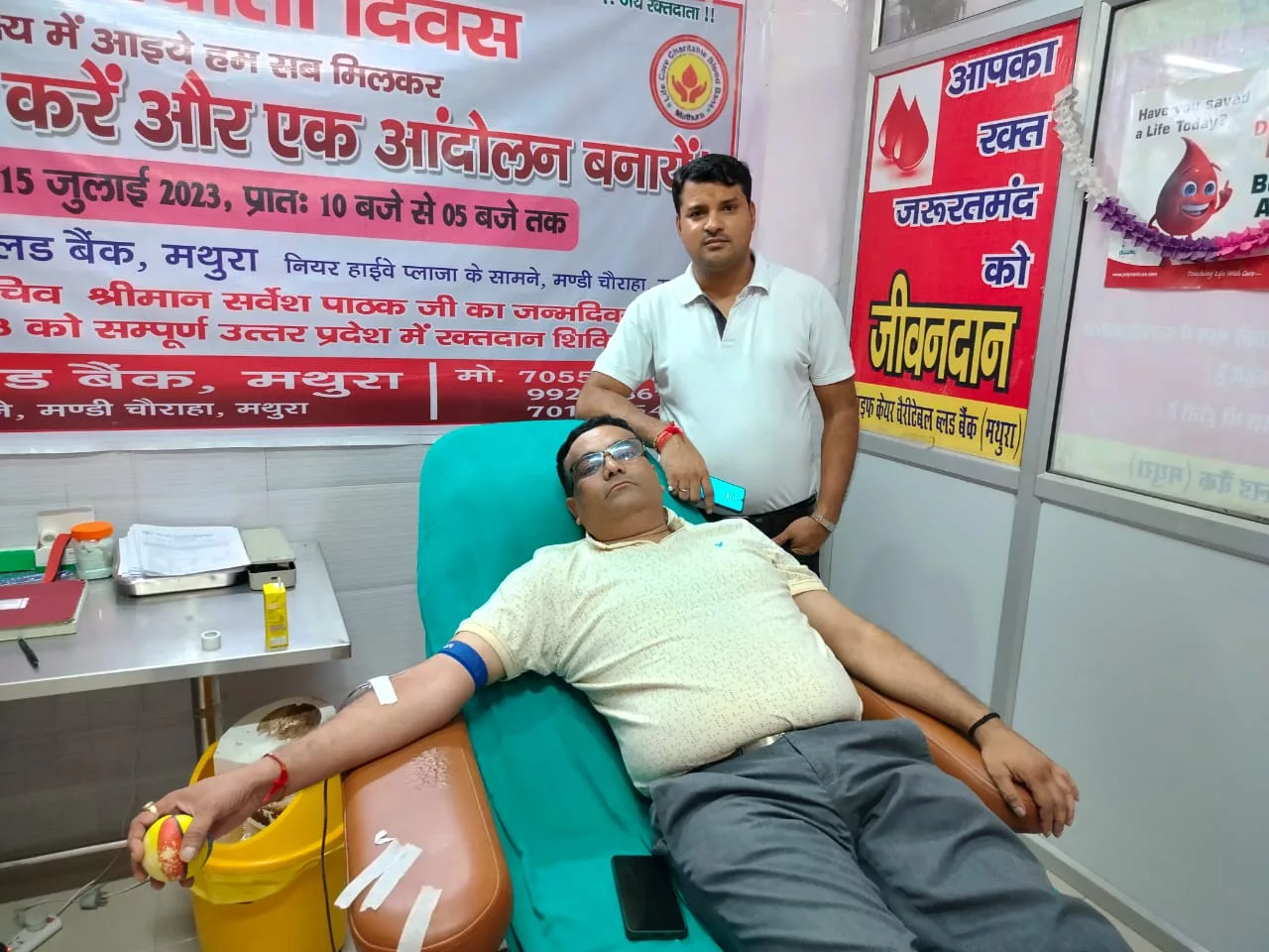 दूसरे की जिंदगी बचाने के लिए अपना खून दिया दान | New India Times