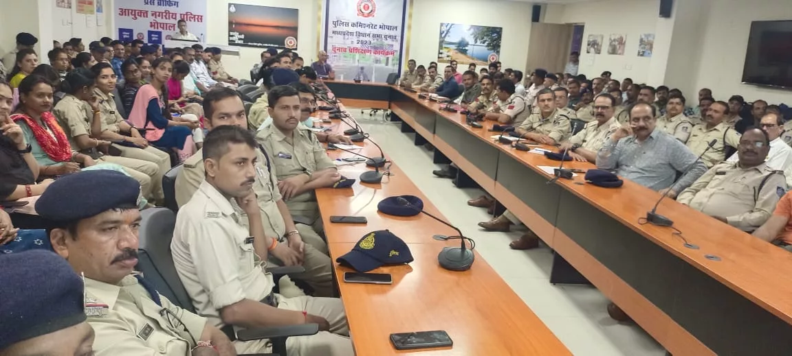 आगामी विधानसभा चुनाव के मद्देनजर पुलिस अधिकारियों/कर्मचारियों का हुआ प्रशिक्षण | New India Times