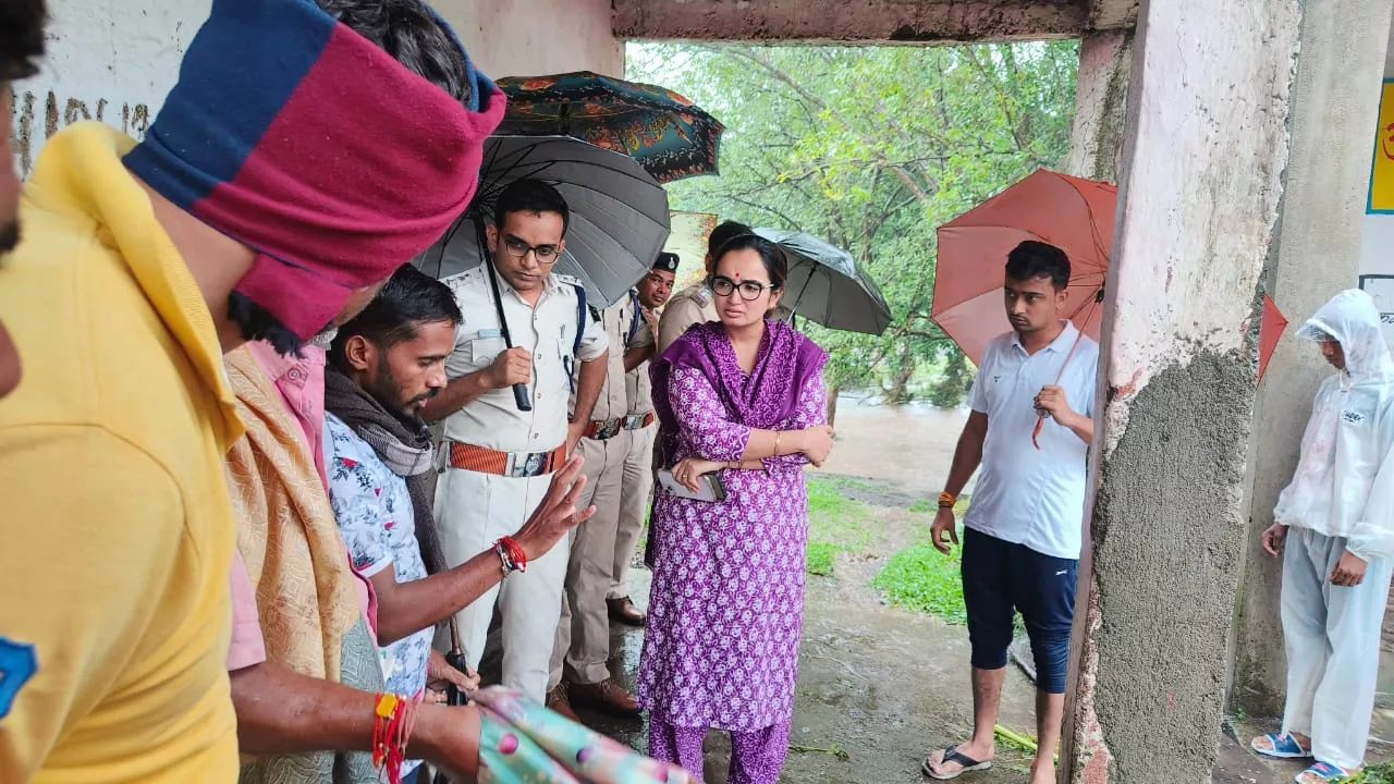 क्षेत्र में लगातार हो रही तेज बारिश के चलते तालाब फूटने से आठ ग्रामीण बह गए दो शव बरामद | New India Times