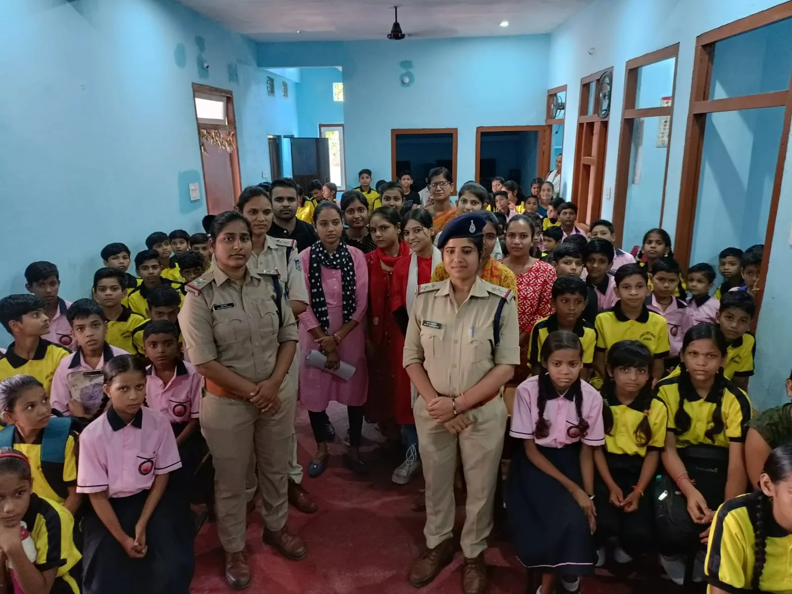 महिला पुलिस टीम द्वारा ‘‘अमर ज्योति पब्लिक स्कूल’’ के बच्चों को महिला अपराध व ‘‘गुड टच बेड टच’’ के प्रति किया जागरूक | New India Times