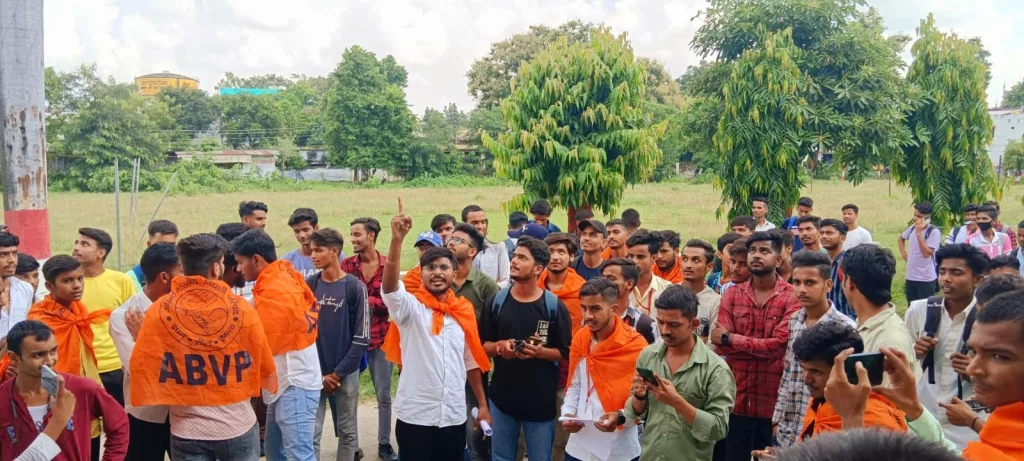 वाईडी कॉलेज में शैक्षिक समस्याओं को लेकर एबीवीपी ने किया प्रदर्शन 3