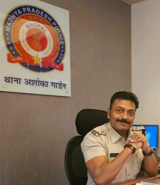 थाना अशोका गार्डन पुलिस ने अवैध हथियार के साथ एक शातिर आरोपी को किया गिरफ़्तार | New India Times