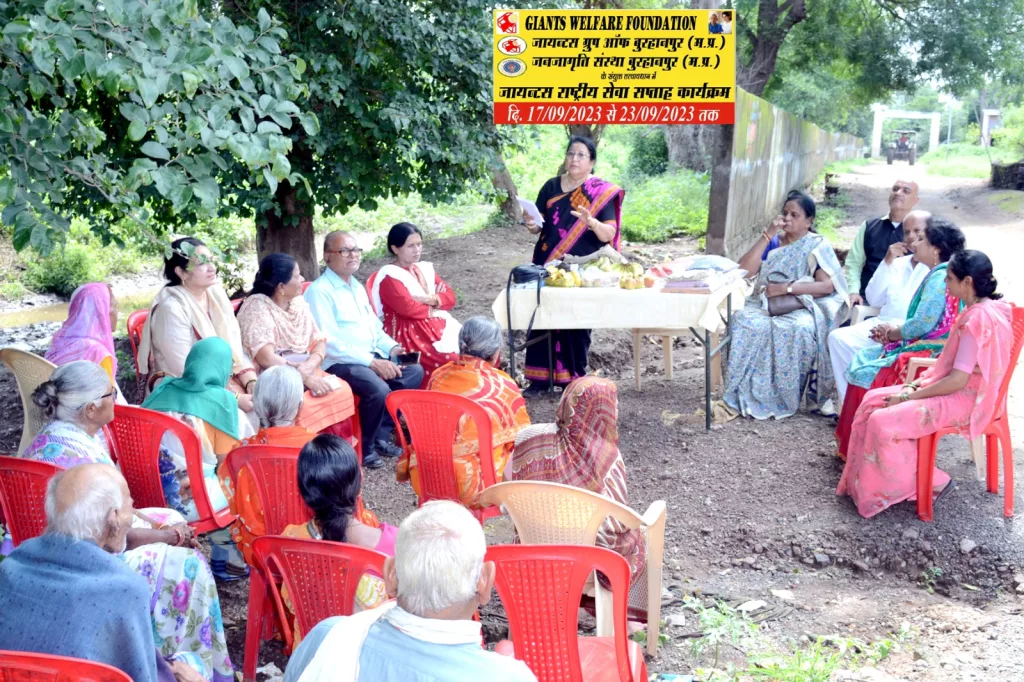 जायंट्स सप्ताह के अंतर्गत लालबाग चिंचाला स्थित रोटी बैंक वृद्धाश्रम में फल वितरण कार्य्रकम सम्पन्न | New India Times