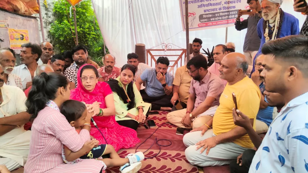 भाजपा पार्षदों ने भाजपा के खिलाफ खोला मोर्चा, दूसरे दिन भी जारी रहा अनिश्चितकालीन भूख हड़ताल | New India Times