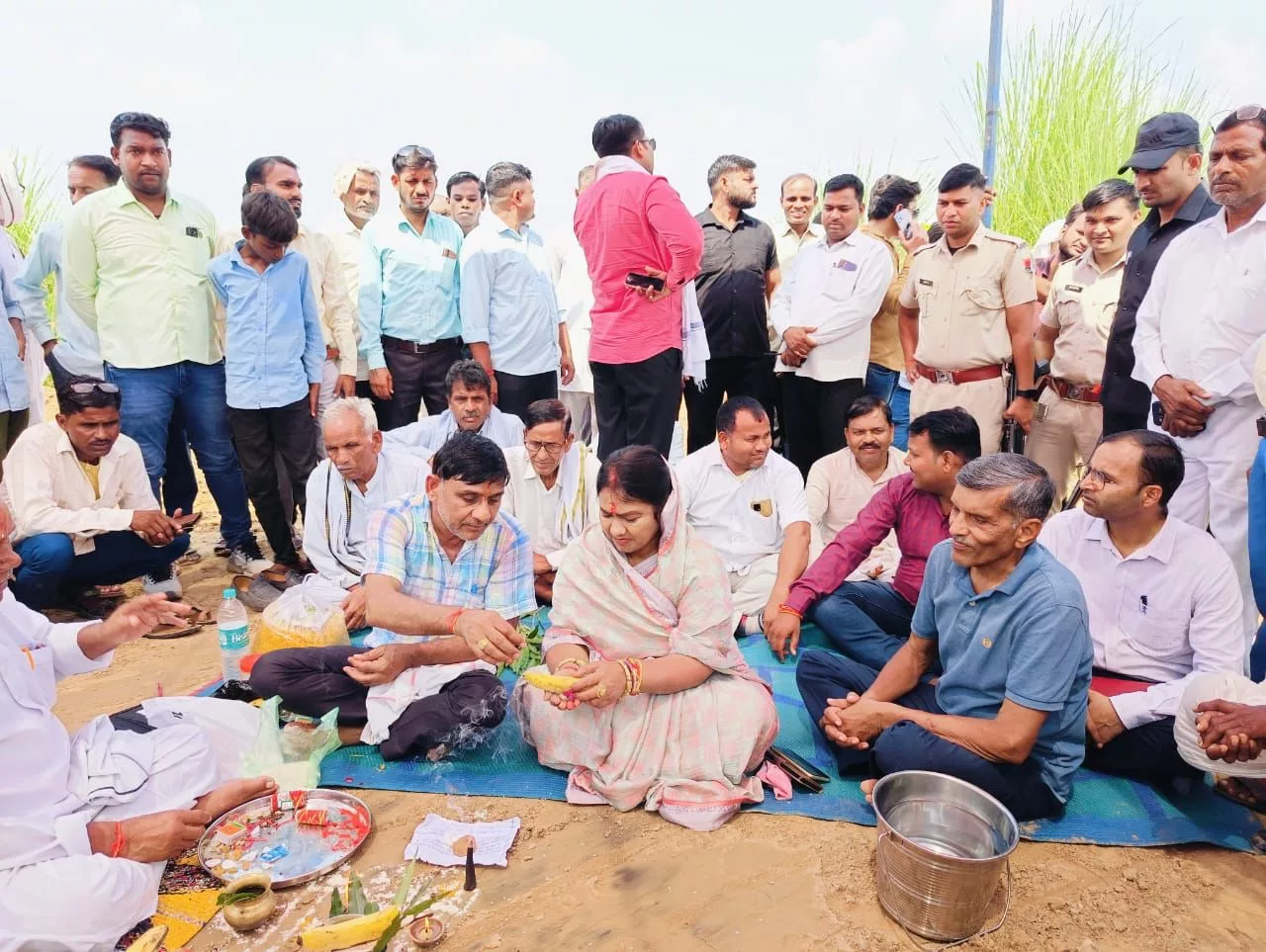 विधायक शोभारानी कुशवाहा ने 14 करोड़ की लागत से पुल निर्माण का भूमि पूजन कर किया शुभारंभ | New India Times