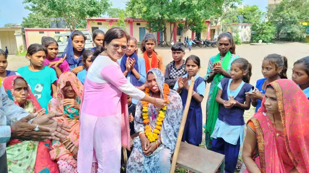 पेटलावद के बरबेट संकुल में मतदाता जागरूकता कार्यक्रम हुआ आयोजित | New India Times