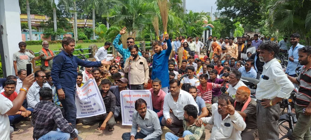 आज से 500 सफाई कर्मचारियों की हड़ताल, चुनाव बहिष्कार एवं शहर बंद करने की दी चेतावनी 2 आज से 500 सफाई कर्मचारियों की हड़ताल, चुनाव बहिष्कार एवं शहर बंद करने की दी चेतावनी | New India Times