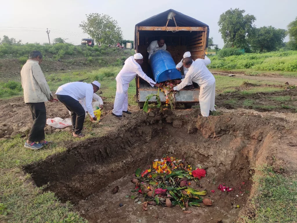 सातवें दिन के गणेश जी का विसर्जन, धर्माधिकारी प्रतिष्ठान की ओर से किया गया सेवाकार्य, कांग वाघुर के सुशोभा की अनदेखी से पर्यावरण प्रेमी नाराज 2 सातवें दिन के गणेश जी का विसर्जन, धर्माधिकारी प्रतिष्ठान की ओर से किया गया सेवाकार्य, कांग वाघुर के सुशोभा की अनदेखी से पर्यावरण प्रेमी नाराज | New India Times
