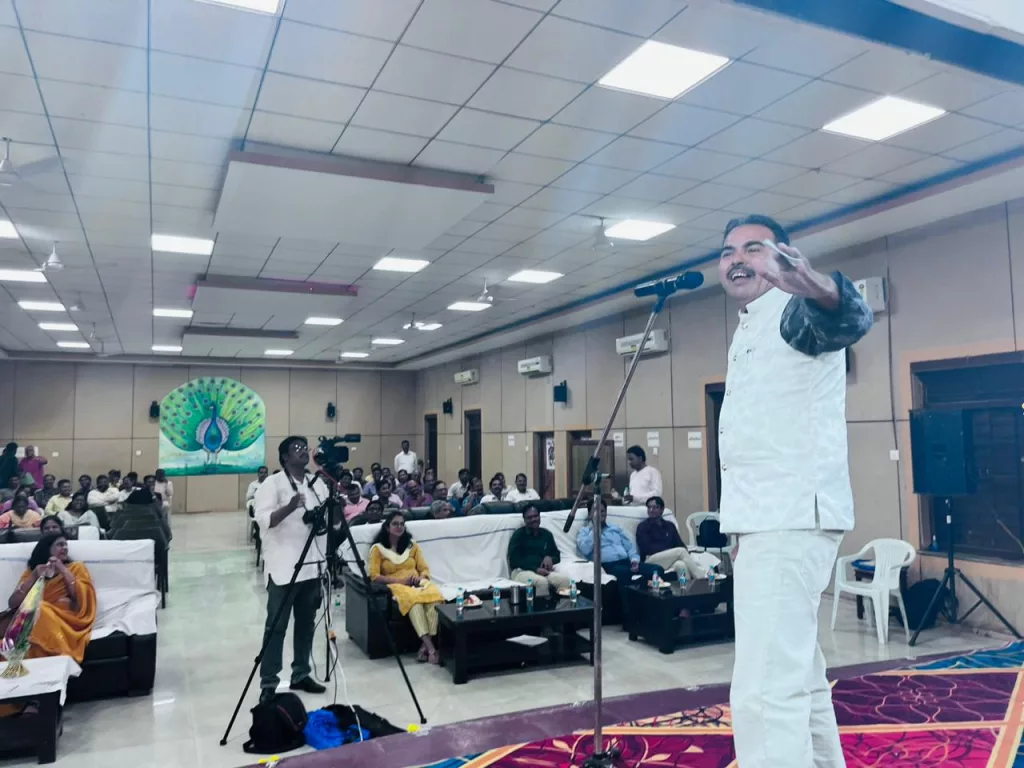 रतलाम हास्य कवि सम्मेलन में निशार रंभापुरी ने अपनी कविताओं से मचाया तहलका | New India Times