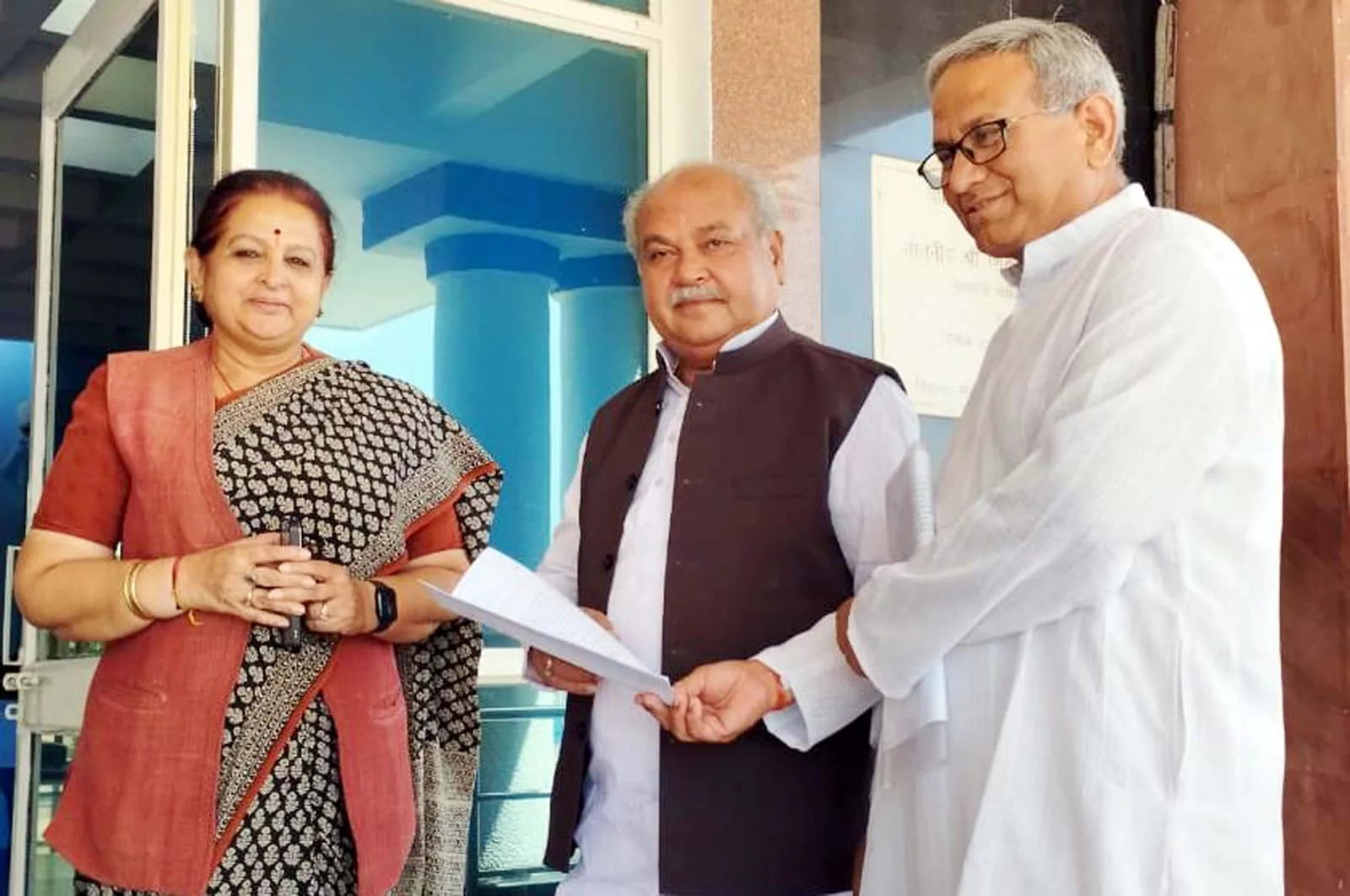 बुरहानपुर के सिंधी कपड़ा मार्केट के लिए अनुदान की मांग को लेकर पूर्व कैबिनेट मंत्री अर्चना चिटनिस दीदी के नेतृत्व में सिंधी प्रतिनिधि मंडल ने की सीएम से मुलाकात | New India Times