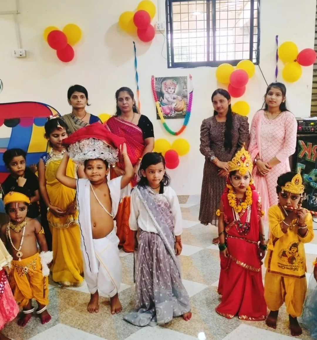 माई छोटा स्कूल के नन्हें मुन्ने बच्चों के द्वारा जन्माष्टमी के उपलक्ष्य में दी गई रंगारंग सांस्कृतिक कार्यक्रम की प्रस्तुति | New India Times