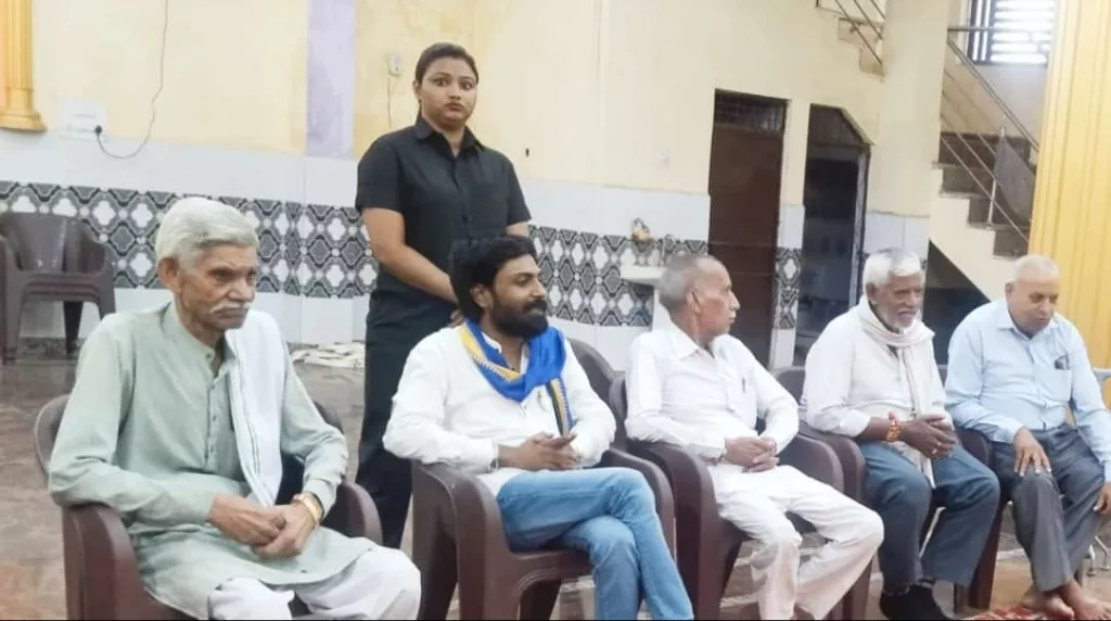 संविधान को बदला तो दिल्ली पर चढ़ाई कर देगी भीमसेना: सतपाल तंवर. भीमसेना चीफ ने की संविधान बचाओ अभियान की शुरुआत 3 संविधान को बदला तो दिल्ली पर चढ़ाई कर देगी भीमसेना: सतपाल तंवर. भीमसेना चीफ ने की संविधान बचाओ अभियान की शुरुआत | New India Times