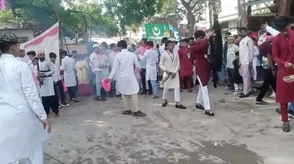 पैगंबर हजरत मोहम्मद सल्लल्लाहो आलेही वसल्लम की शान में मेघनगर में जश्ने ईद मिलादुन्नबी मनाया गया धूमधाम से 2 पैगंबर हजरत मोहम्मद सल्लल्लाहो आलेही वसल्लम की शान में मेघनगर में जश्ने ईद मिलादुन्नबी मनाया गया धूमधाम से | New India Times