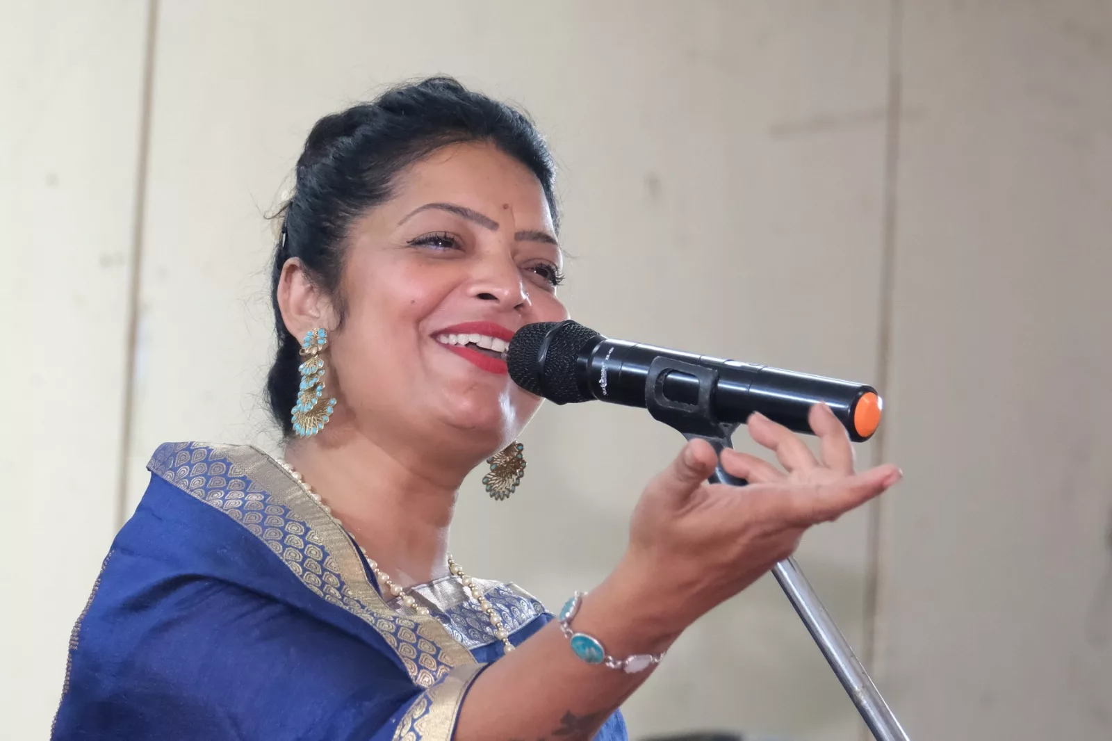 अंतर्राष्ट्रीय कवित्री विभा शुक्ला को स्वर कोकिला अभिव्यक्ति सम्मान से नवाजा जाएगा | New India Times