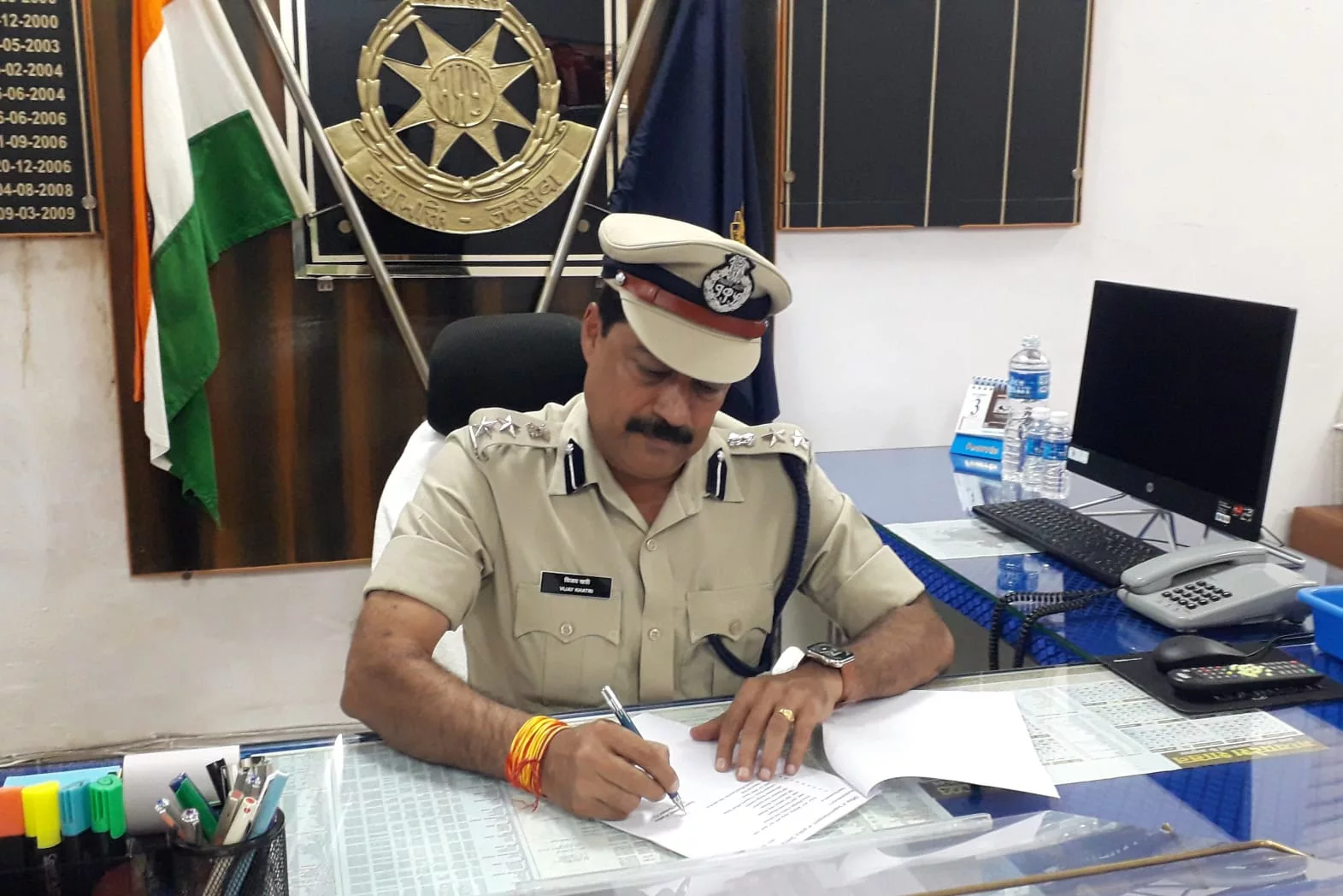 गुना जिले के नवागत पुलिस अधीक्षक श्री विजय कुमार खत्री द्वारा किया कार्यभार ग्रहण | New India Times