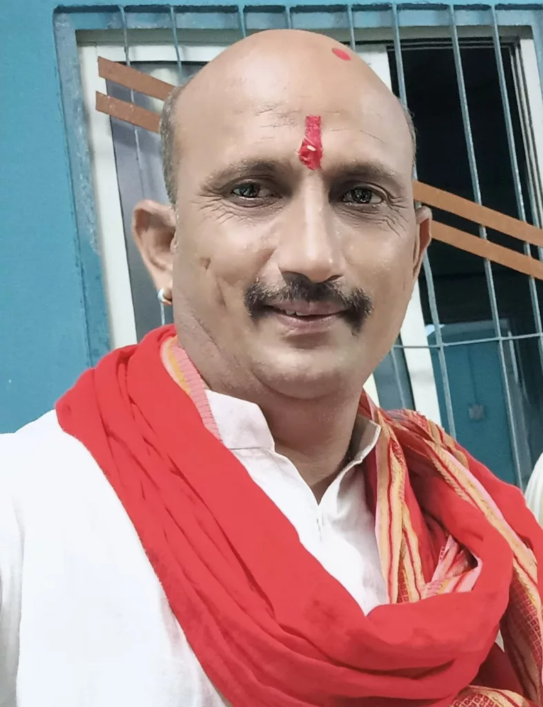 प्रसिद्ध 'कड़कनाथ' मुर्गे के इर्द-गिर्द रचे गए व्यंग्य उपन्यास में किरदार बनकर उतरे समाजसेवी राजेंद्र श्रीवास्तव नीरज 2 प्रसिद्ध 'कड़कनाथ' मुर्गे के इर्द-गिर्द रचे गए व्यंग्य उपन्यास में किरदार बनकर उतरे समाजसेवी राजेंद्र श्रीवास्तव नीरज | New India Times