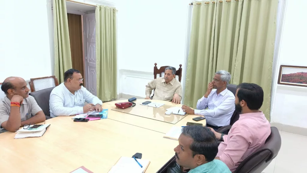 योगी जी के शिक्षा परामर्शदाता प्रोफेसर डॉ धीरेंद्र पाल सिंह ने जिलाधिकारी मथुरा के साथ शिक्षा से संबंधी ली बैठक 2 योगी जी के शिक्षा परामर्शदाता प्रोफेसर डॉ धीरेंद्र पाल सिंह ने जिलाधिकारी मथुरा के साथ शिक्षा से संबंधी ली बैठक | New India Times