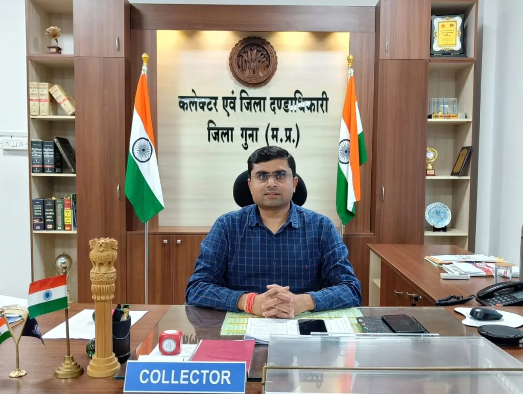 राजनीतिक पार्टी विशेष का सोशल मीडिया के माध्यम से प्रचार-प्रसार के मामले में तीन शिक्षकों को जारी किया गया कारण बताओ नोटिस 2 राजनीतिक पार्टी विशेष का सोशल मीडिया के माध्यम से प्रचार-प्रसार के मामले में तीन शिक्षकों को जारी किया गया कारण बताओ नोटिस | New India Times