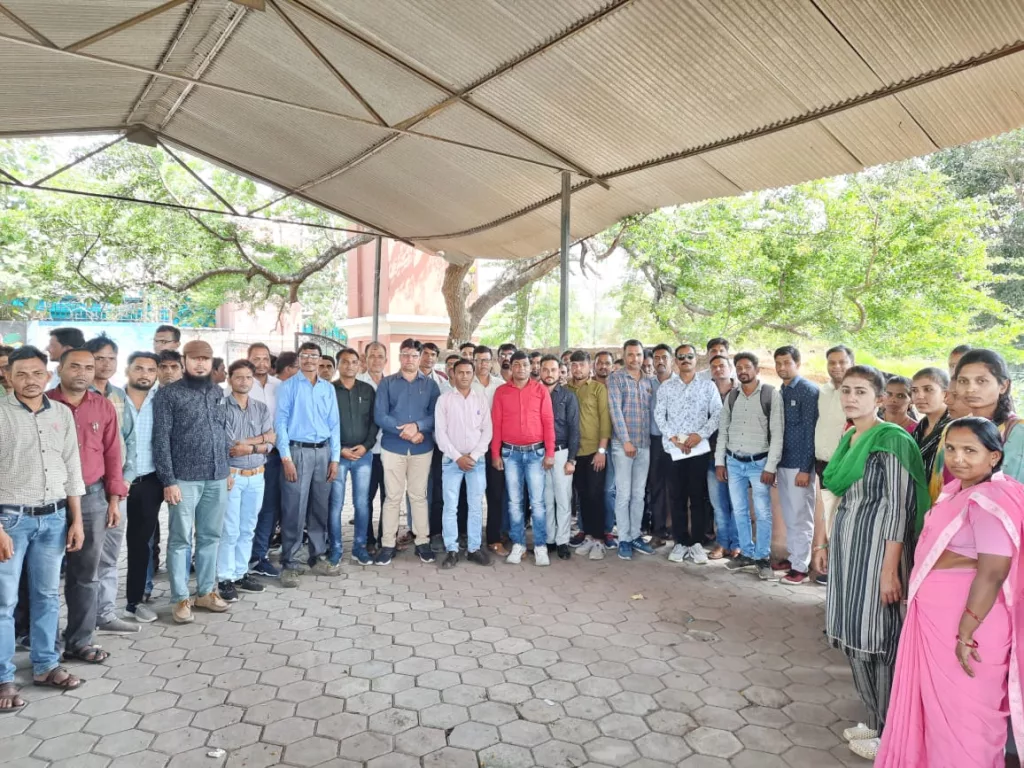 आजाद स्कूल अतिथि शिक्षक संघ ने अपनी विभिन्न मांगों को लेकर सौंपा ज्ञापन 3 आजाद स्कूल अतिथि शिक्षक संघ ने अपनी विभिन्न मांगों को लेकर सौंपा ज्ञापन | New India Times