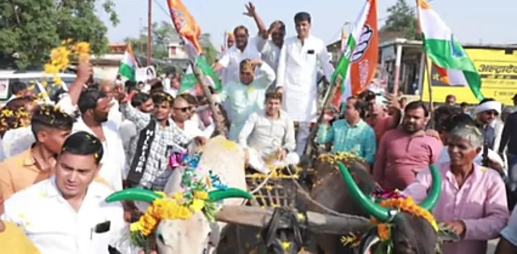 पूर्व मंत्री जीतू पटवारी ने कांग्रेस दावेदारों को मंदिर के सामने खिलाई कसम कहा टिकट एक को मिलेगा लेकिन काम सभी को करना है | New India Times