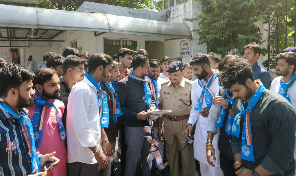आरजीपीवी विश्वविद्यालय में व्याप्त भ्रष्टाचार के खिलाफ एनएसयूआई ने खोला मोर्चा 4 आरजीपीवी विश्वविद्यालय में व्याप्त भ्रष्टाचार के खिलाफ एनएसयूआई ने खोला मोर्चा | New India Times