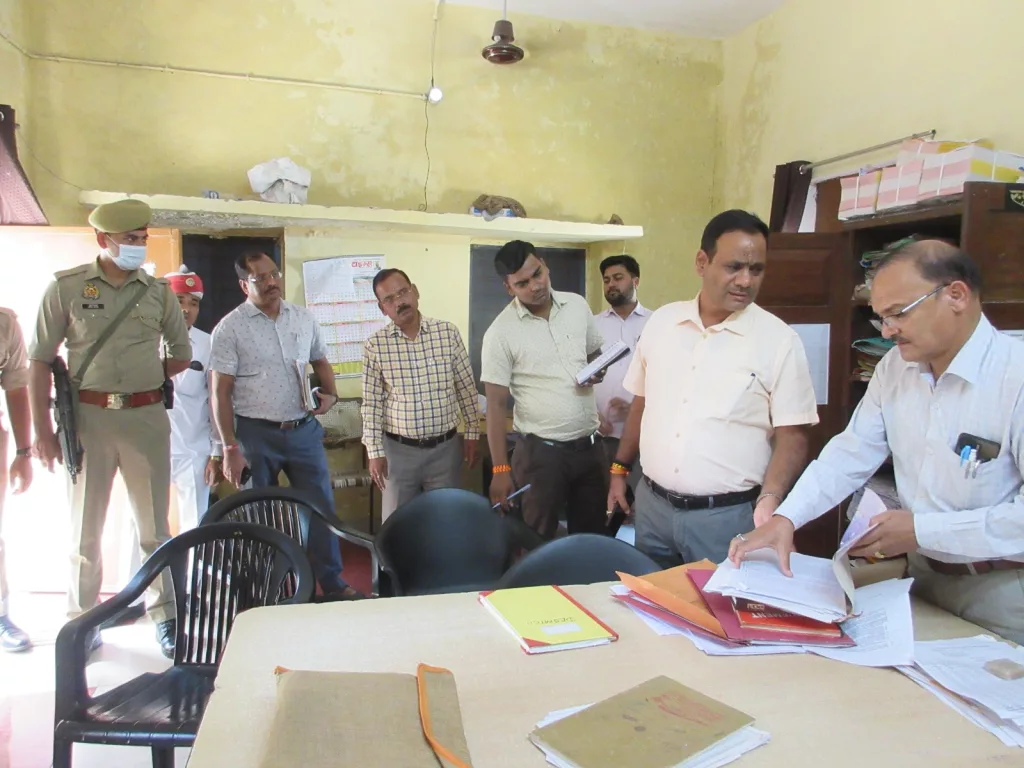 खण्ड विकास अधिकारी कार्यालय भावलखेड़ा के निरीक्षण के दौरान मिली खामियां, 6 कर्मचारियों का रोका वेतन 2 खण्ड विकास अधिकारी कार्यालय भावलखेड़ा के निरीक्षण के दौरान मिली खामियां, 6 कर्मचारियों का रोका वेतन | New India Times