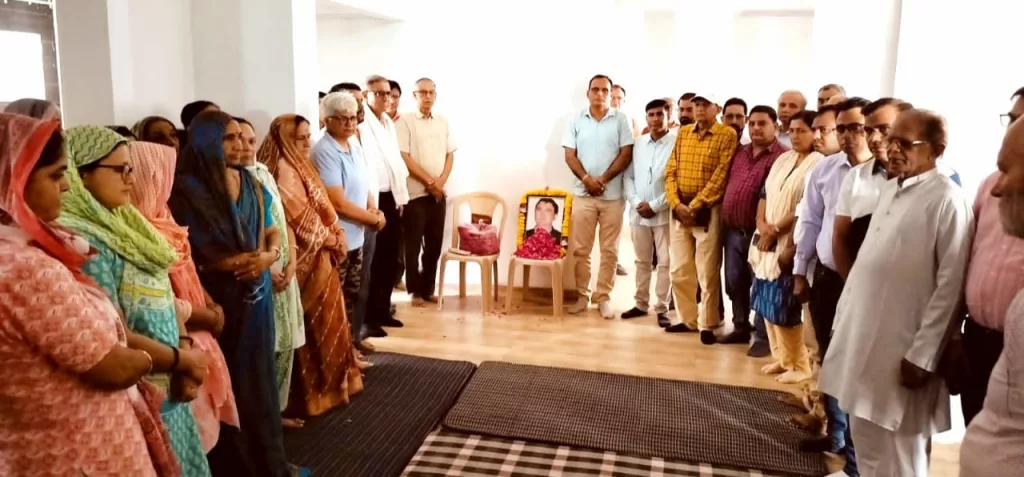 देहदानी प्रोफेसर चौधरी को दी गई श्रद्धांजलि 2 देहदानी प्रोफेसर चौधरी को दी गई श्रद्धांजलि | New India Times