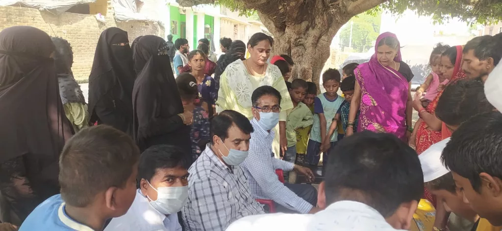 बुखार के केस की सूचना पर स्वास्थ्य विभाग ने लगाया कैंप, देखे गए 115 मरीज़ | New India Times