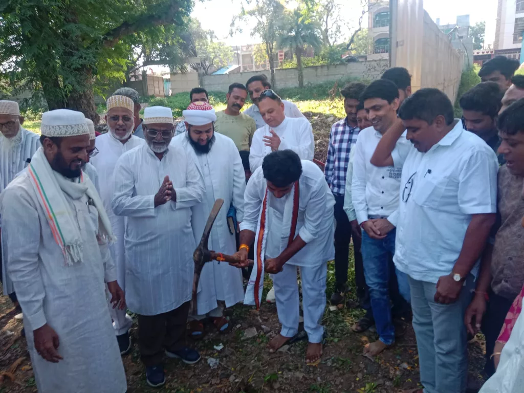 दाऊदी बोहरा समाज के कब्रिस्तान में विधायक निधी से दी गई लाखों के सीसी रोड की सौगात | New India Times