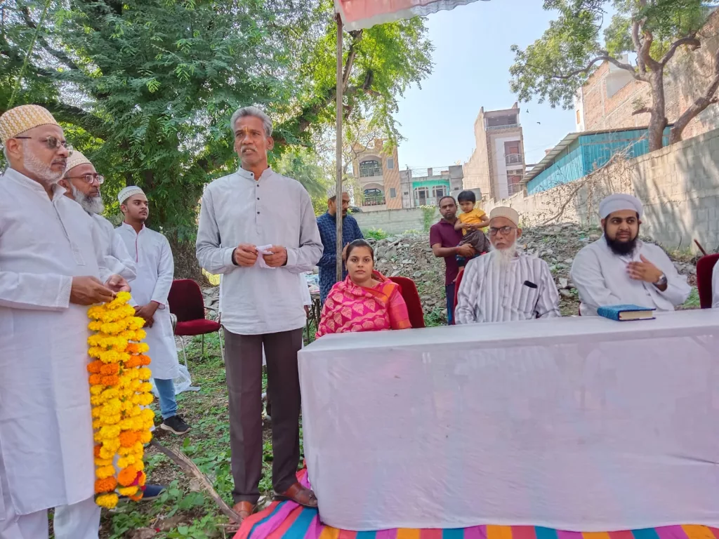 दाऊदी बोहरा समाज के कब्रिस्तान में विधायक निधी से दी गई लाखों के सीसी रोड की सौगात | New India Times