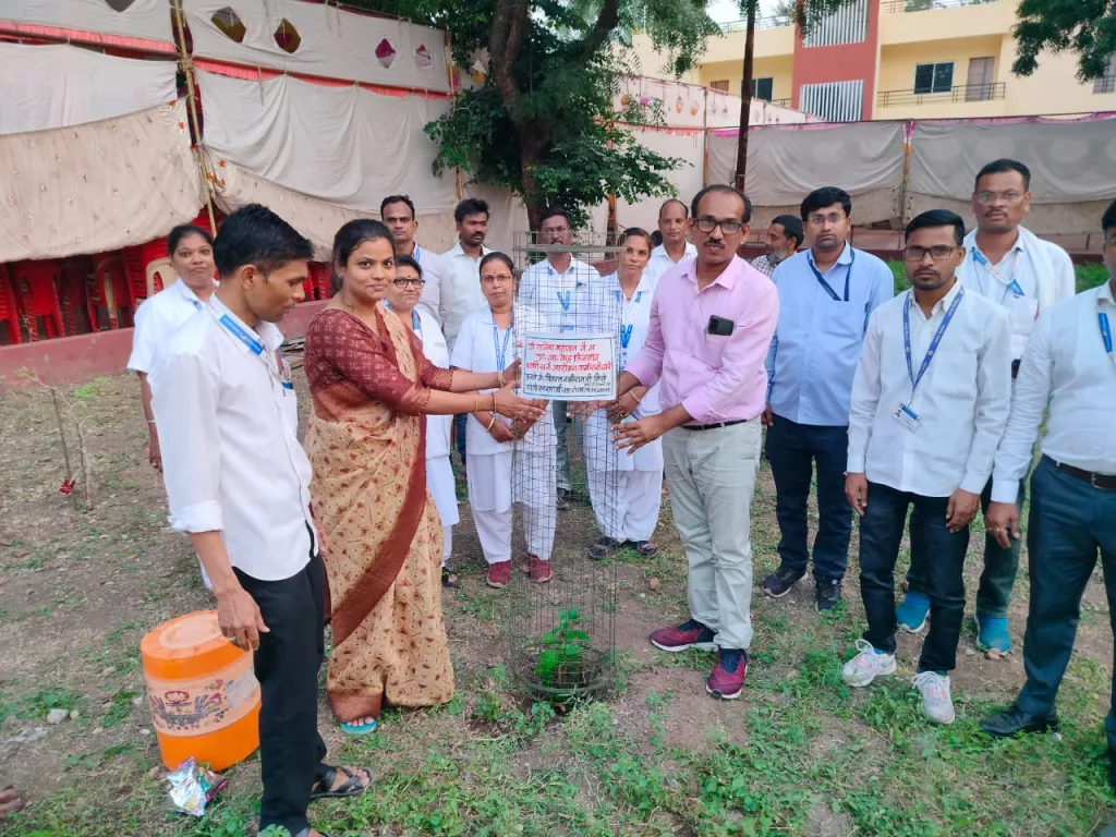 स्वास्थ सेवा में पिछड़ गया महाराष्ट्र: नेताओं का काम जीरो पर प्रचार में हिरो: ग्रामीण इलाकों में जारी है आयुष्मान भव: यावल के कैंप में उमड़ी भीड़ चार हजार मरीजों की जांच | New India Times