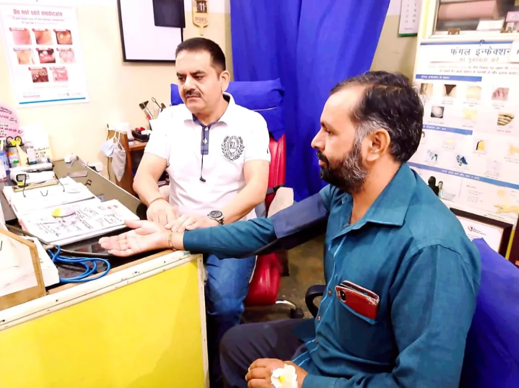 टटीरी के सुप्रसिद्ध समाजसेवी डॉ संजय तोमर ने लगाया 27वां फ्री हेल्थ कैम्प 2 टटीरी के सुप्रसिद्ध समाजसेवी डॉ संजय तोमर ने लगाया 27वां फ्री हेल्थ कैम्प | New India Times