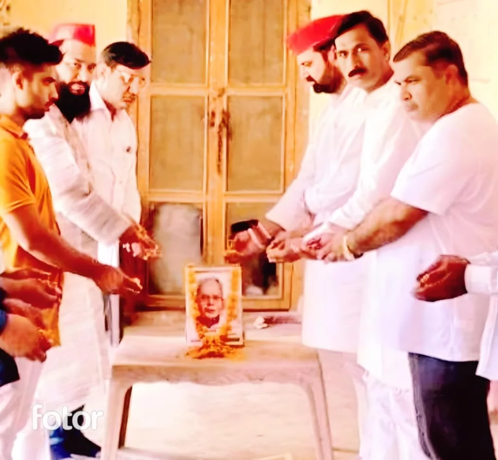 सपा कार्यकर्ताओं ने मनाई लोकनायक जयप्रकाश नारायण की जयंती 2 सपा कार्यकर्ताओं ने मनाई लोकनायक जयप्रकाश नारायण की जयंती | New India Times