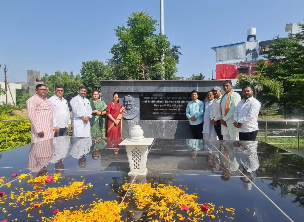 केंद्रीय हेल्थ मिनिस्टर ने बुरहानपुर में अटल स्मृति स्थल पर टेका माथा | New India Times