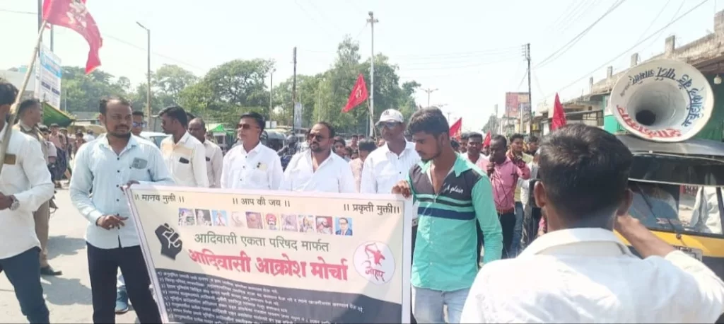 'जो ज़मीन सरकारी है वो जमीन हमारी है' नारों से गूंजा राजस्व भवन, धनगर आरक्षण का आदिवासी समाज ने मुखरता से किया विरोध 3 'जो ज़मीन सरकारी है वो जमीन हमारी है' नारों से गूंजा राजस्व भवन, धनगर आरक्षण का आदिवासी समाज ने मुखरता से किया विरोध | New India Times